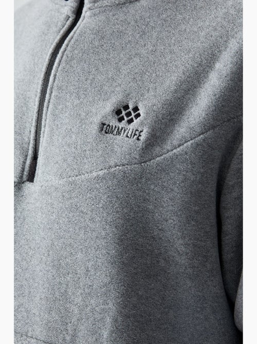 Conjunto masculino de sweatshirt e calças em poliéster tommy - Kiabi Conjunto masculino de sweatshirt e calças em poliéster tommy - Kiabi