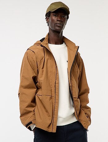 Corta-vento com capuz e mangas removíveis