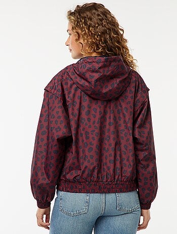 Corta-vento com capuz e padrão leopardo