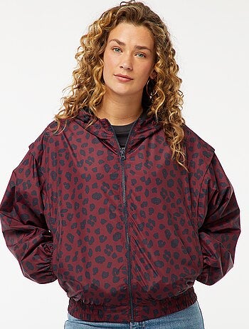 Corta-vento com capuz e padrão leopardo