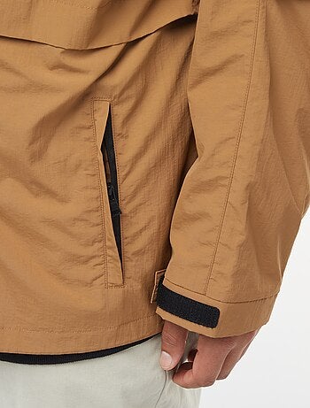 Corta-vento impermeável com capuz com mangas amovíveis