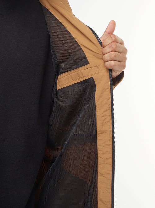 Corta-vento impermeável com capuz com mangas amovíveis - Kiabi