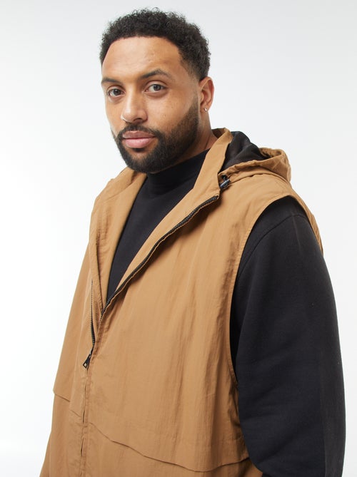 Corta-vento impermeável com capuz com mangas amovíveis - Kiabi