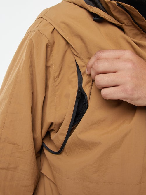 Corta-vento impermeável com capuz com mangas amovíveis - Kiabi