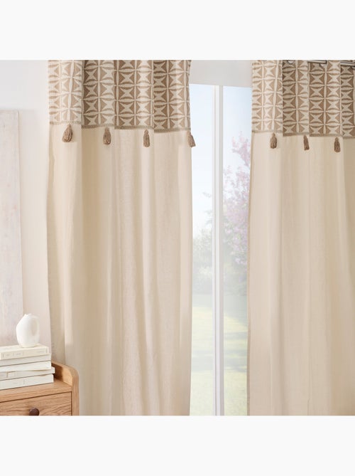 Cortina difusora com ilhós, em policotão, com padrão jacquard e pompons - Kiabi