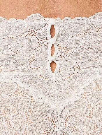 Cueca alta em renda floral
