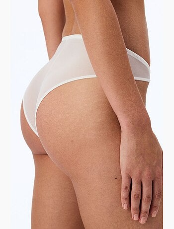 Cueca brasileira com padrão de laço bordado efeito gasto penti