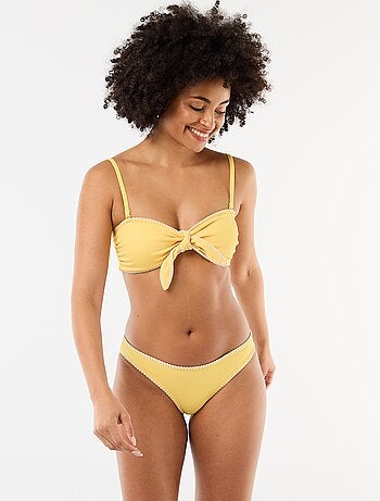 Cueca de banho com costuras contrastantes