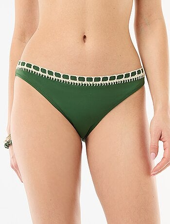 Cueca de banho com detalhes em macramé