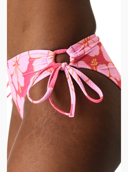 Cueca de biquíni annetta ring floral texturizada de cintura média penti - Kiabi Cueca de biquíni annetta ring floral texturizada de cintura média penti - Kiabi