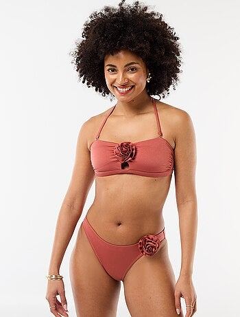 Cueca de biquíni com flor em relevo