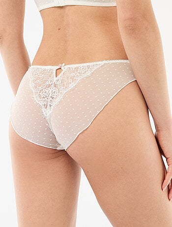 Cueca em renda e plumetis