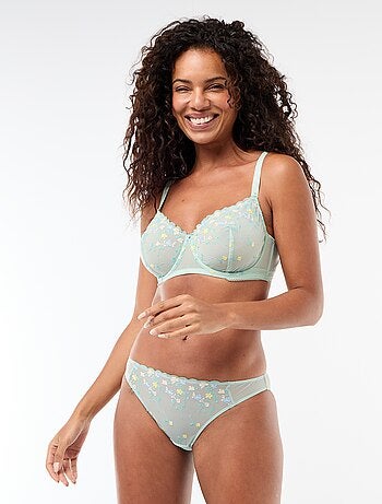 Cueca em tule bordado