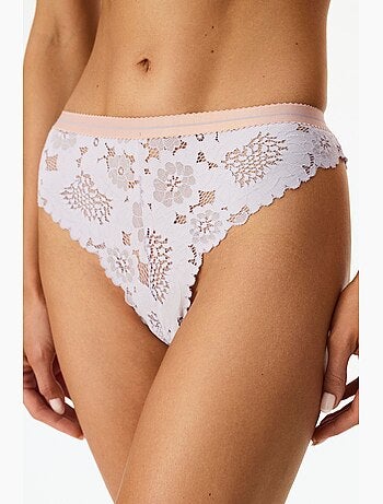 Cueca feminina em renda penti