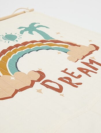 Decoração mural com bolsas de arrumação