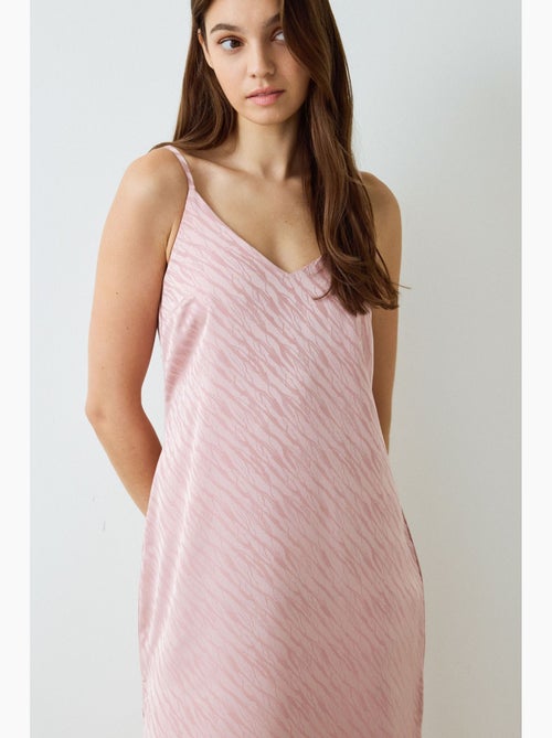 Emma camisa de dormir em cetim com estampa zebra e decote em v penti - Kiabi Emma camisa de dormir em cetim com estampa zebra e decote em v penti - Kiabi