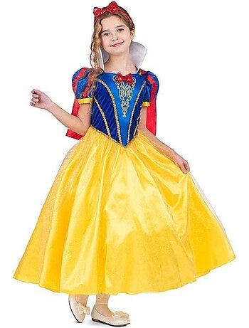 Fantasia da Branca de Neve com tiara e capa.