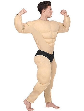 Fantasia de fisiculturista musculoso com shorts