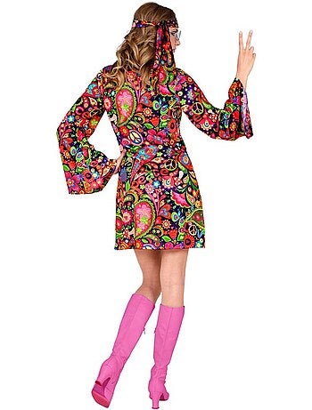 Fantasia de hippie com vestido psicodélico