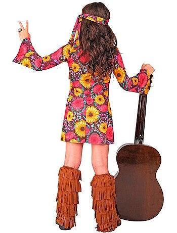 Fantasia hippie floral com franjas.