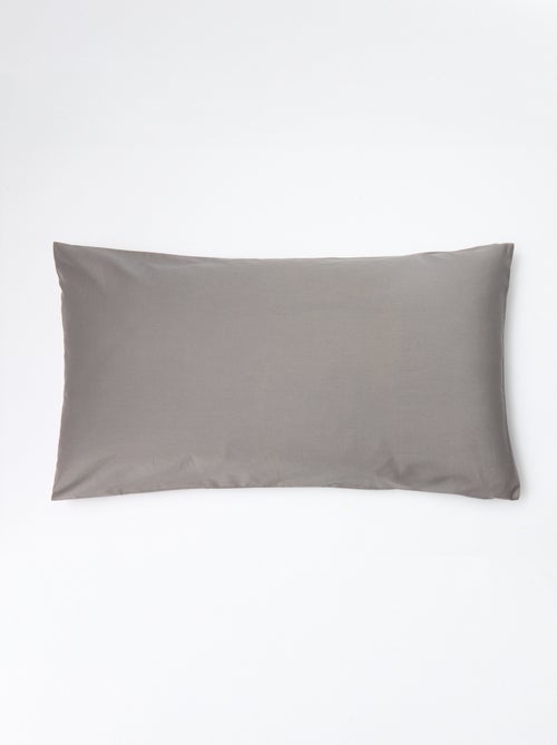 Fronha de almofada lisa - 50 x 80 cm aproximadamente - Kiabi Fronha de almofada lisa - 50 x 80 cm aproximadamente - Kiabi