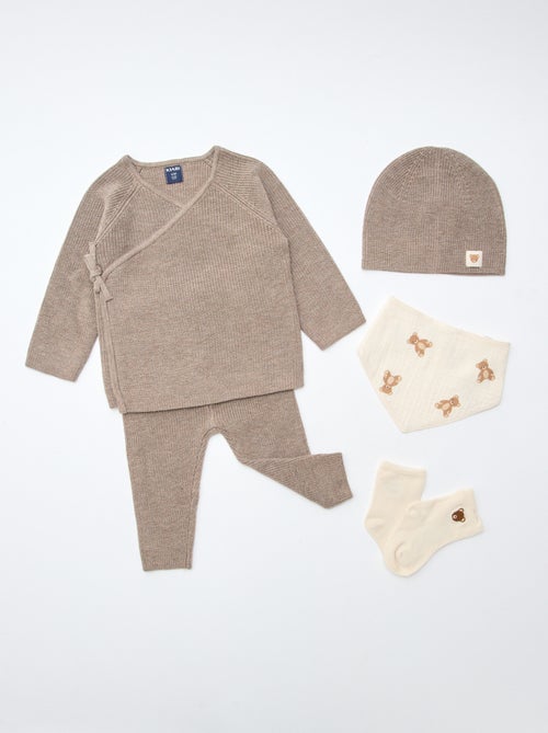 GIFTBOX body + calças + meias + gorro + babete - Kiabi