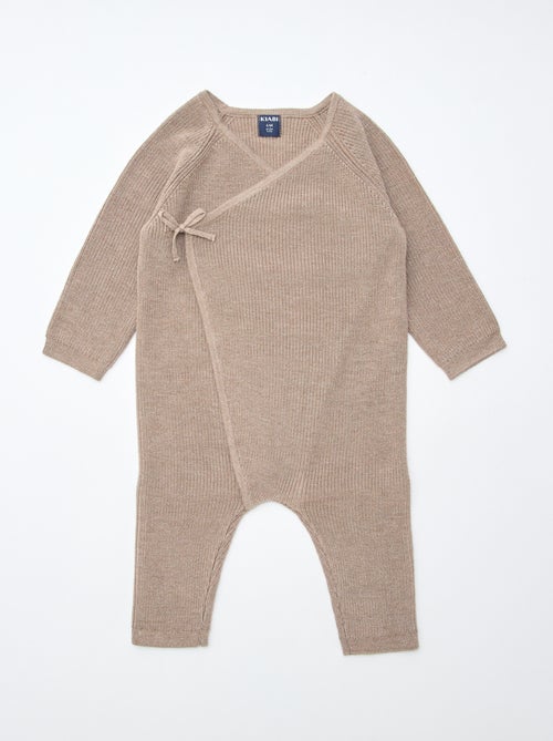 GIFTBOX Fato + meias + fralda de pano + babete - Kiabi