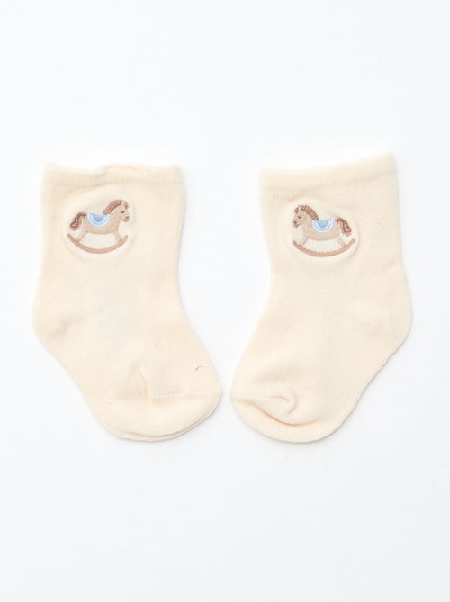 GIFTBOX Fato + meias + fralda de pano + babete - Kiabi