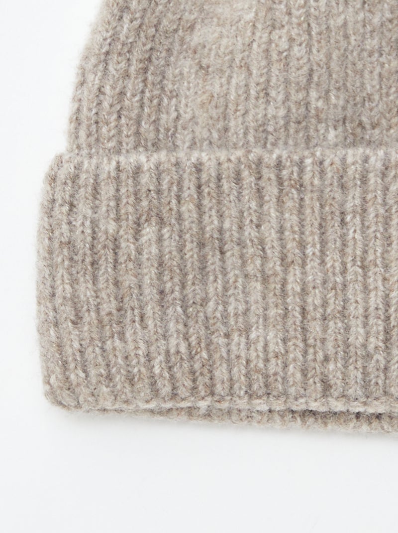 Gorro canelado com dobra bege - Kiabi