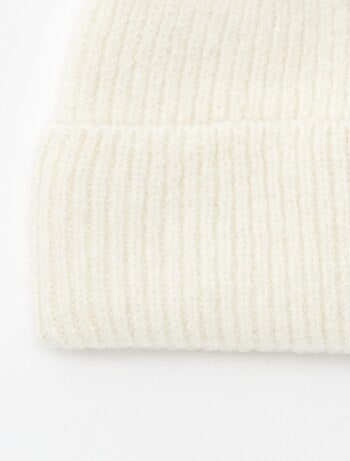 Gorro canelado com dobra
