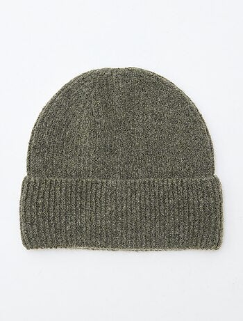 Gorro canelado com dobra