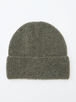 Gorro canelado com dobra