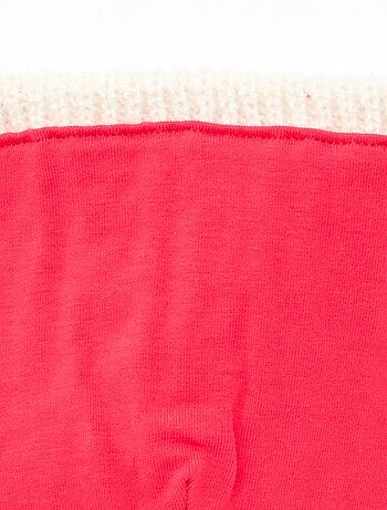 Gorro canelado e torcido com pompom