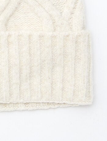 Gorro canelado e torcido liso