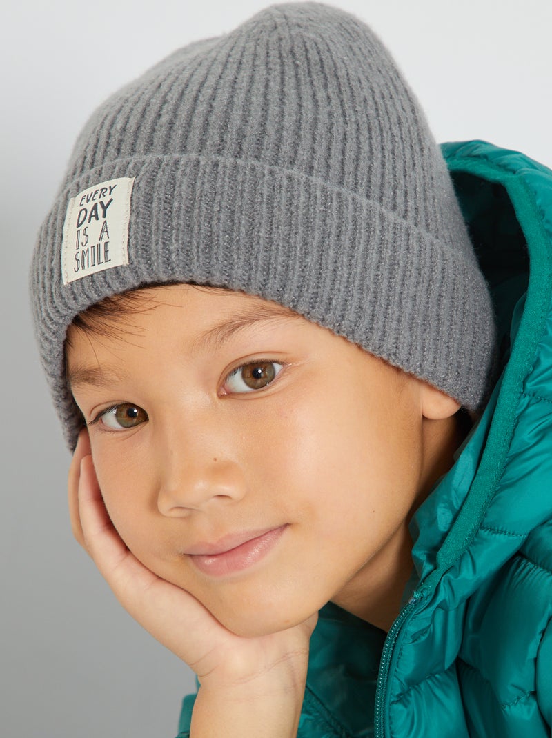 Gorro de malha com etiqueta bordada Cinza - Kiabi