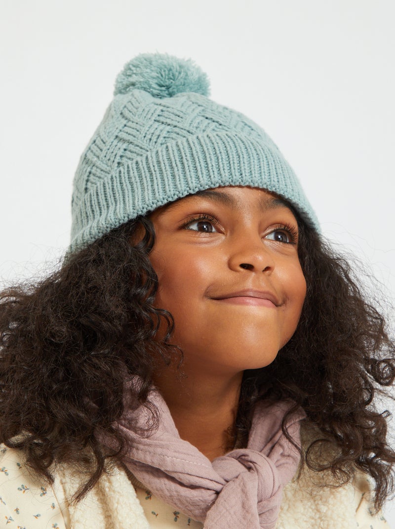 Gorro em malha entrançada com pompom Azul - Kiabi