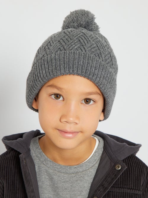 Gorro em malha entrançada com pompom - Kiabi