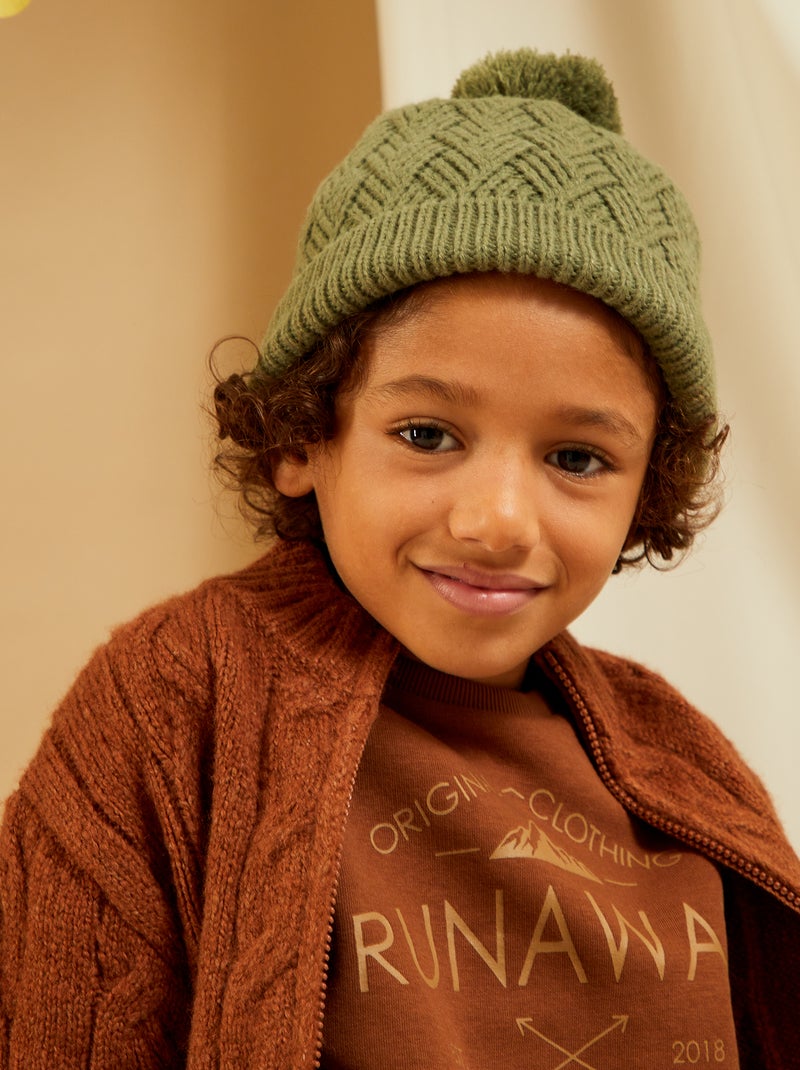 Gorro em malha entrançada com pompom Verde Lichene - Kiabi