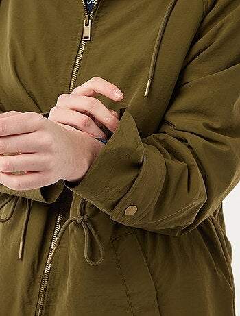 Impermeável com capuz