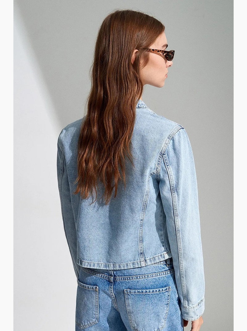 Jaqueta jeans cropped com gola mandarim dilvin Azul claro - Kiabi