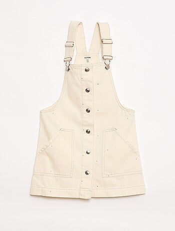 Jardineira curta com flores bordadas