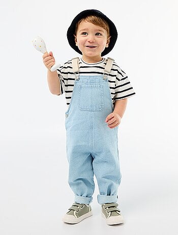 Jardineira de ganga com bolso aplicado