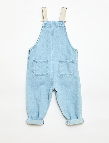 Jardineira de ganga com bolso aplicado