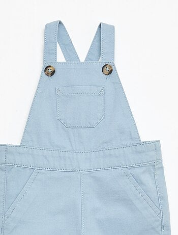 Jardineira leve com alças ajustáveis