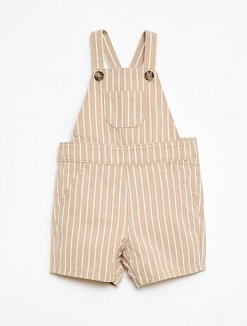 Jardineira leve com alças ajustáveis