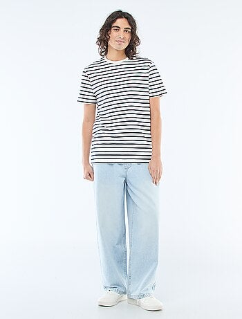 Jean de corte largo com cintura elástica