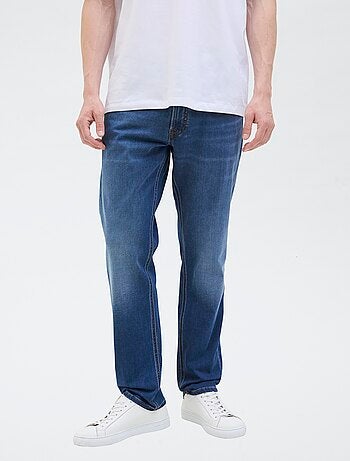 Jean direito - Regular fit / corte direito
