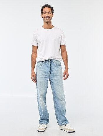 Jean direito / regular fit com 5 bolsos