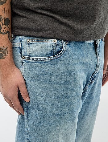 Jean regular / corte reto com 5 bolsos
