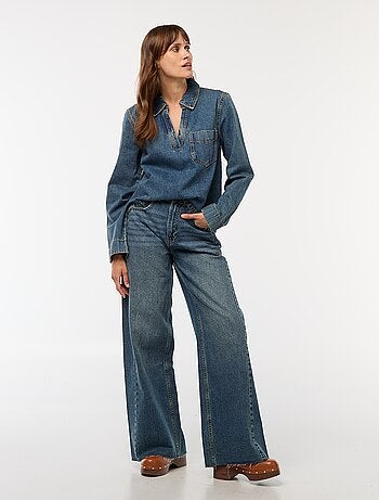 Jean wide leg com bainha desfiada